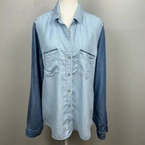 Bella Dahl 100% Tencel 2 tone chambray button front roll tab shirt, size large.
